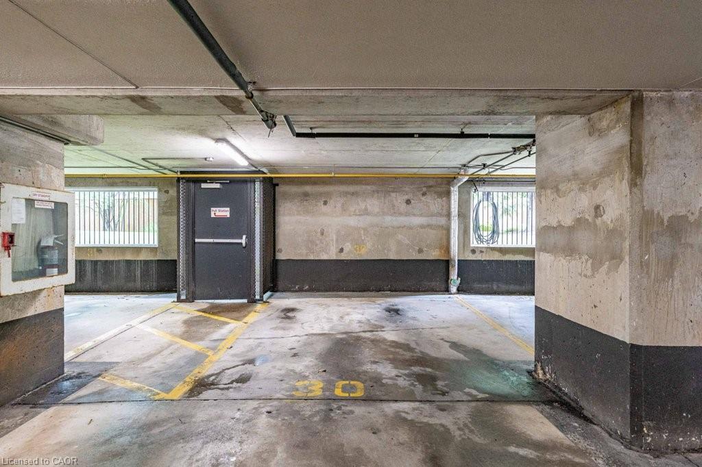 210-3499 Upper Middle Road, Burlington, ON - Indoor Photo Showing Garage