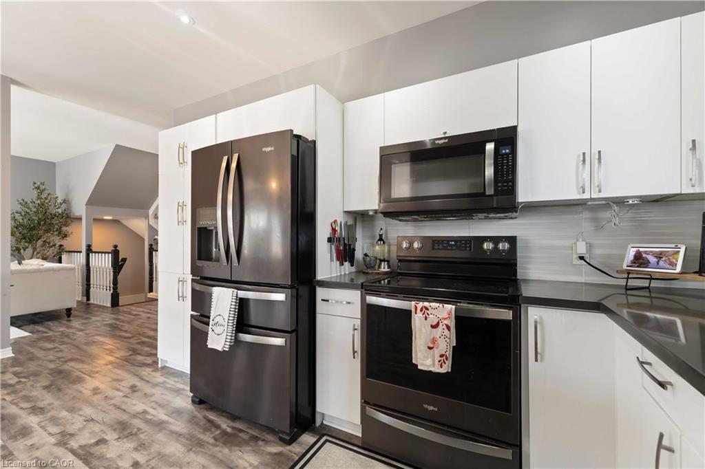 39 Honey Locust Circle, Thorold, ON - Indoor Photo Showing Kitchen