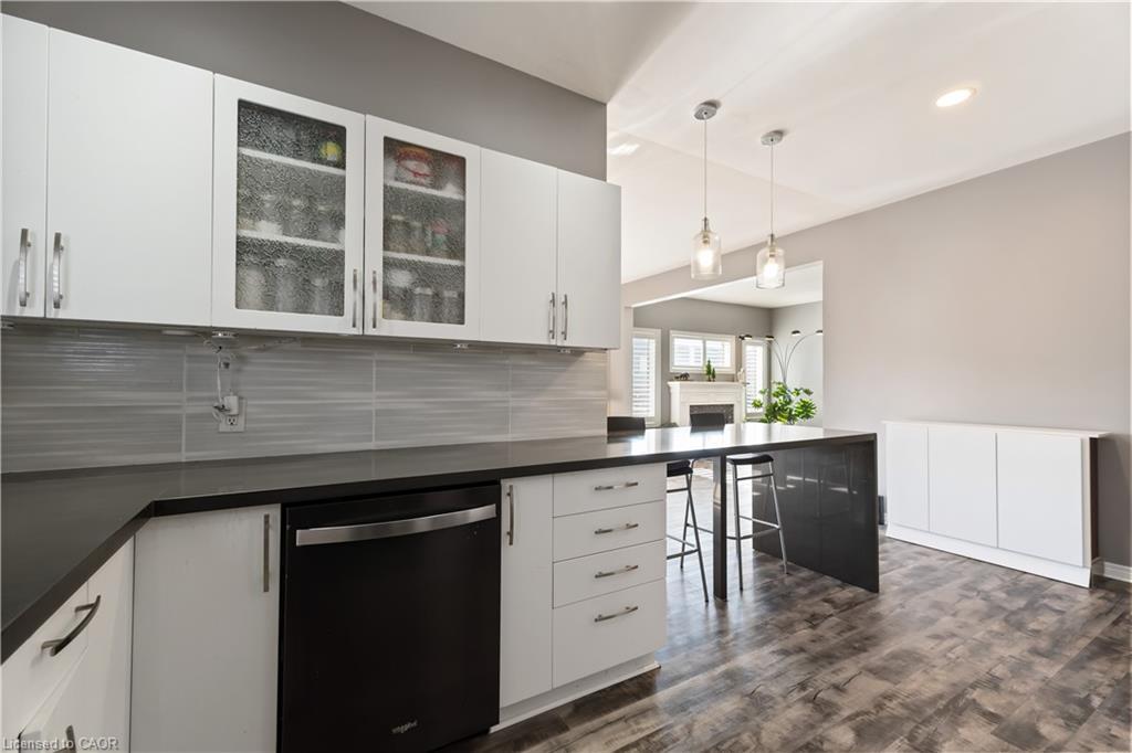 39 Honey Locust Circle, Thorold, ON - Indoor Photo Showing Kitchen With Upgraded Kitchen