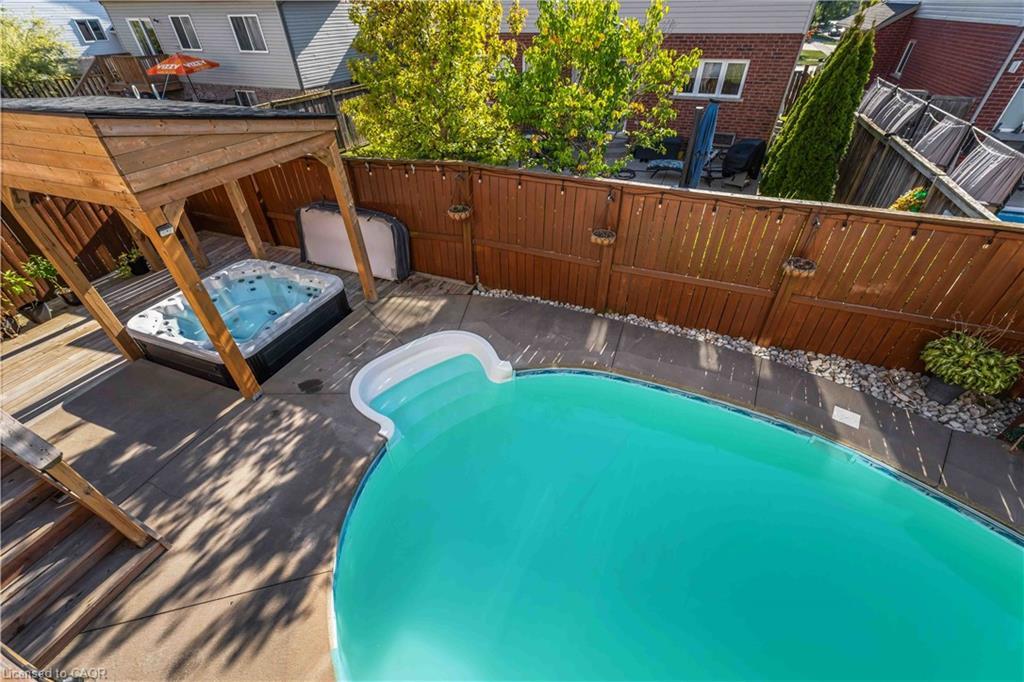 39 Honey Locust Circle, Thorold, ON - Outdoor With In Ground Pool With Deck Patio Veranda