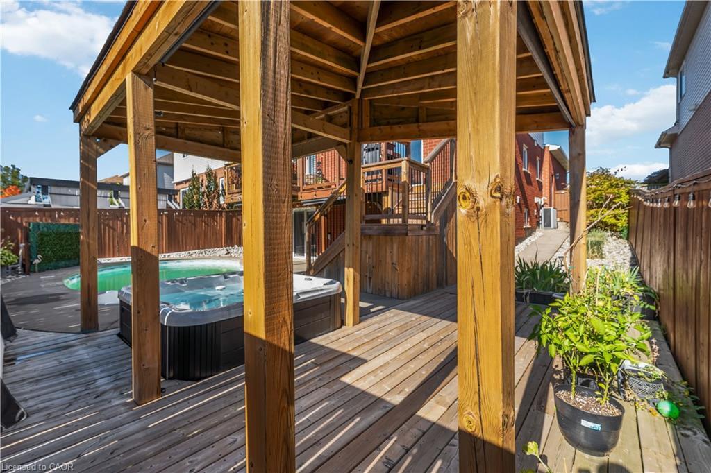 39 Honey Locust Circle, Thorold, ON - Outdoor With Deck Patio Veranda