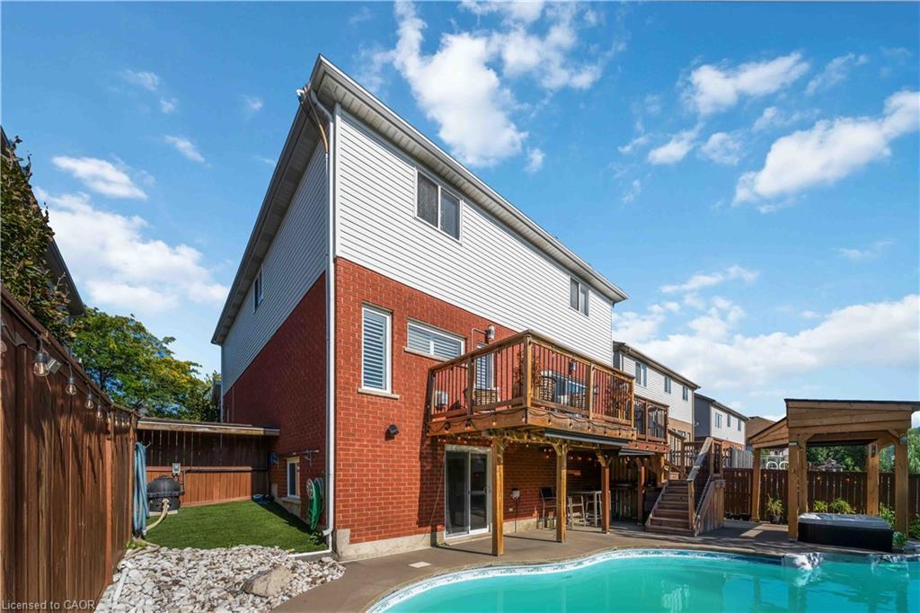 39 Honey Locust Circle, Thorold, ON - Outdoor With In Ground Pool With Deck Patio Veranda With Exterior