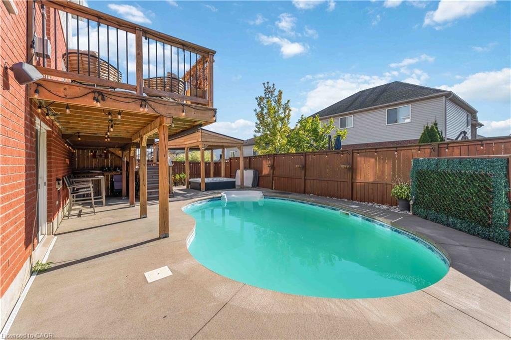 39 Honey Locust Circle, Thorold, ON - Outdoor With In Ground Pool With Deck Patio Veranda