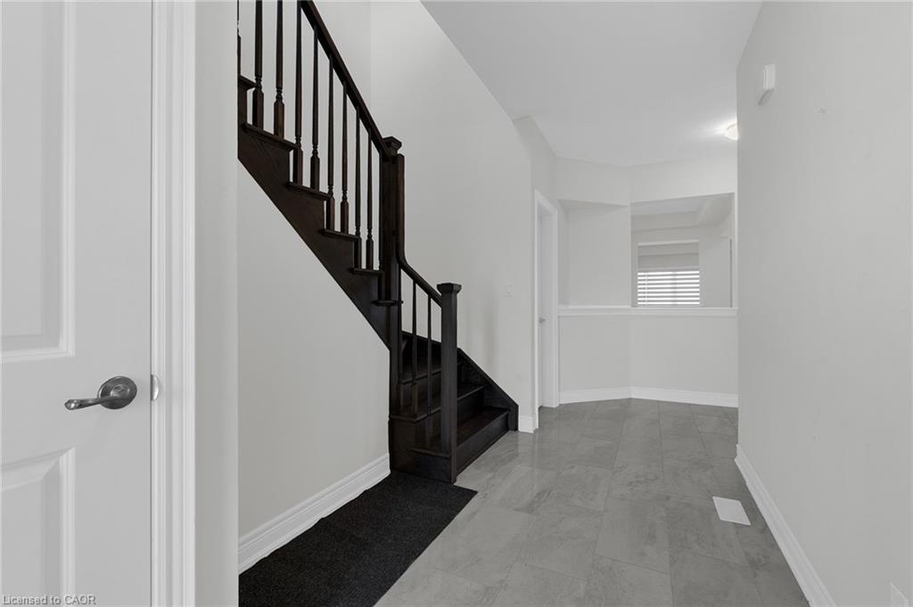 27 Monarch Street, Welland, ON - Indoor Photo Showing Other Room