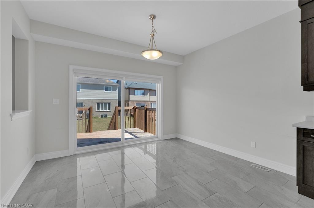 27 Monarch Street, Welland, ON - Indoor Photo Showing Other Room