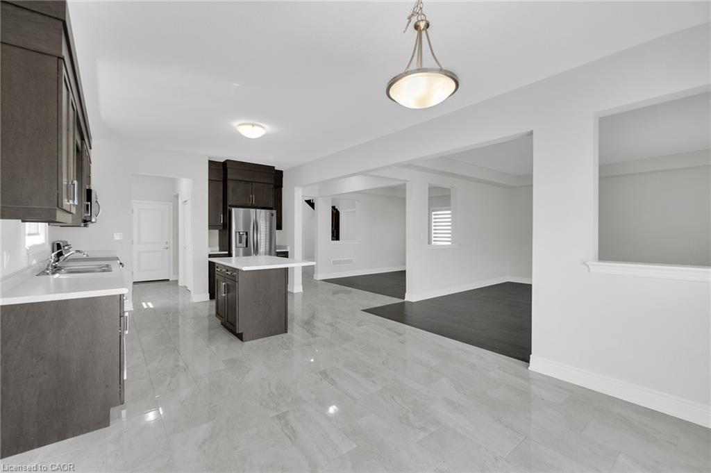 27 Monarch Street, Welland, ON - Indoor Photo Showing Kitchen