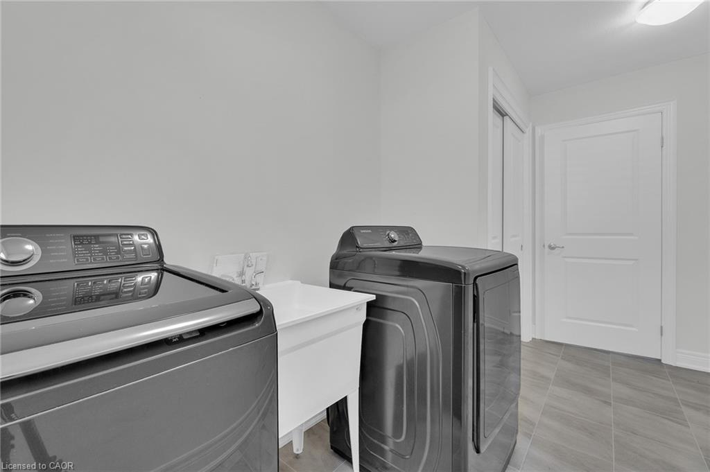 27 Monarch Street, Welland, ON - Indoor Photo Showing Laundry Room