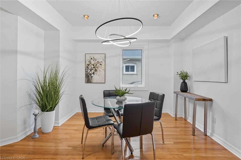 1348 Augustine Drive, Burlington, ON - Indoor Photo Showing Dining Room