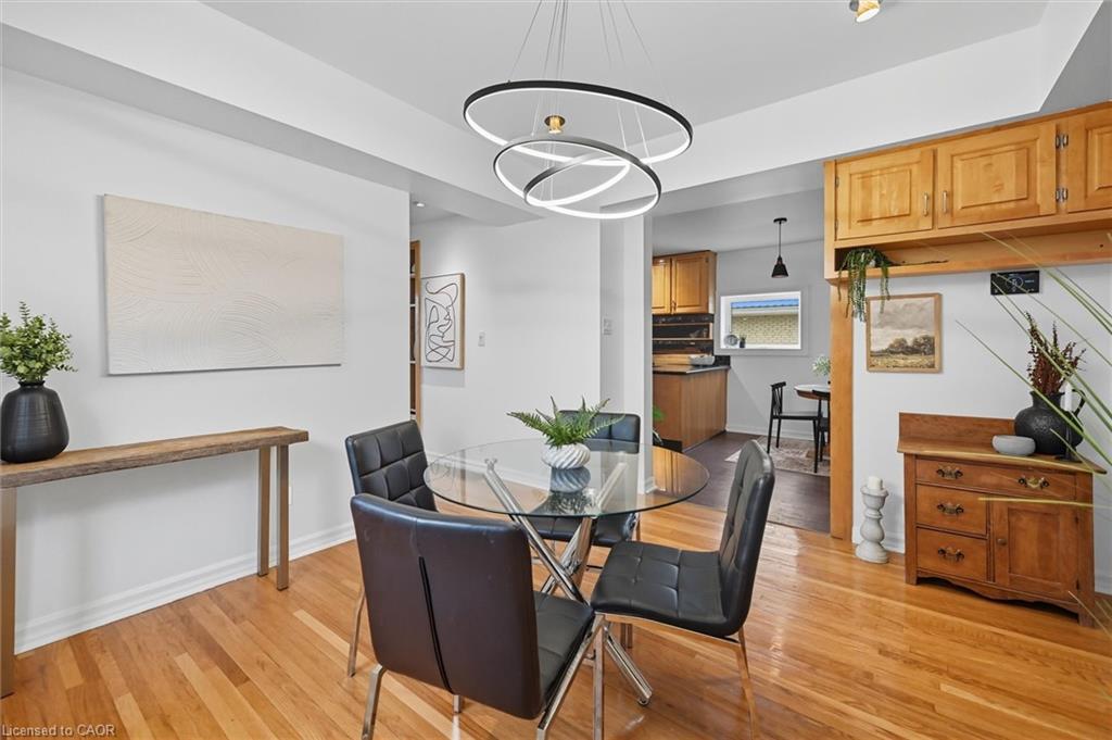 1348 Augustine Drive, Burlington, ON - Indoor Photo Showing Dining Room