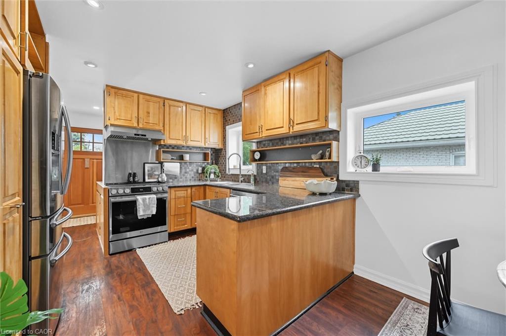 1348 Augustine Drive, Burlington, ON - Indoor Photo Showing Kitchen
