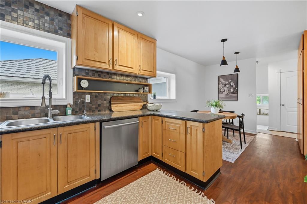 1348 Augustine Drive, Burlington, ON - Indoor Photo Showing Kitchen With Double Sink