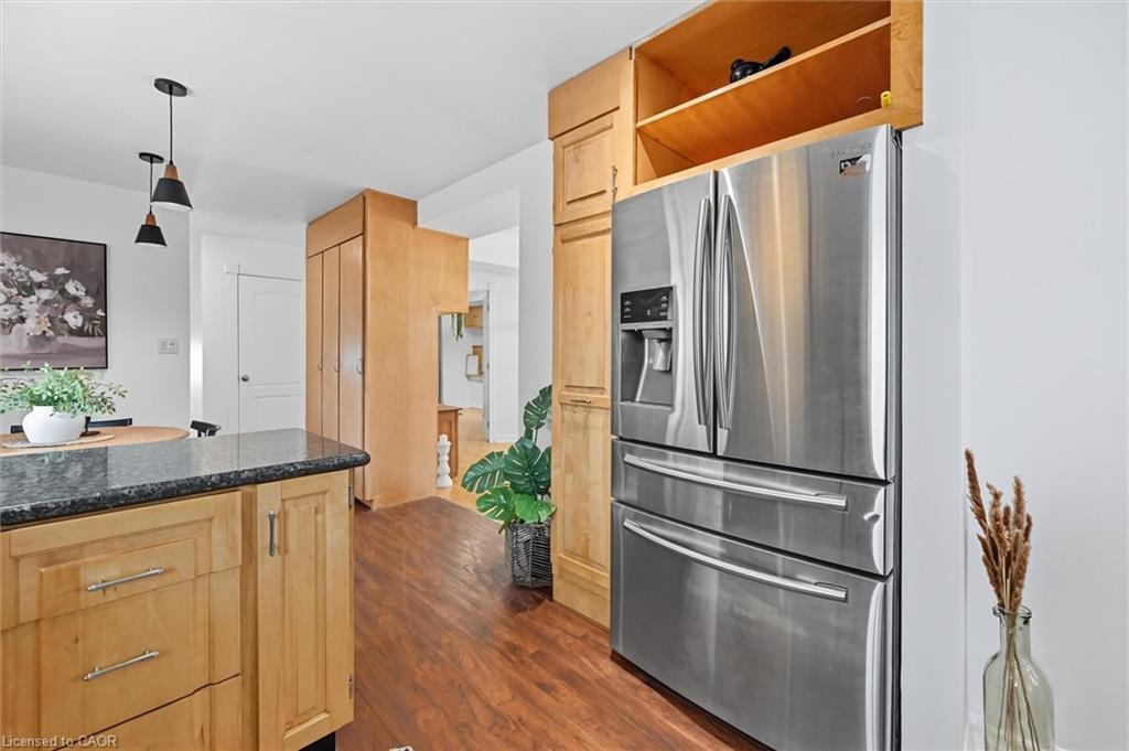 1348 Augustine Drive, Burlington, ON - Indoor Photo Showing Kitchen