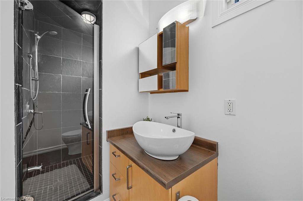 1348 Augustine Drive, Burlington, ON - Indoor Photo Showing Bathroom