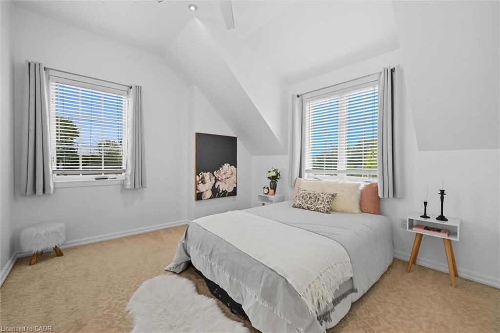 1348 Augustine Drive, Burlington, ON - Indoor Photo Showing Bedroom