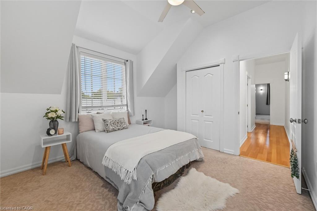 1348 Augustine Drive, Burlington, ON - Indoor Photo Showing Bedroom