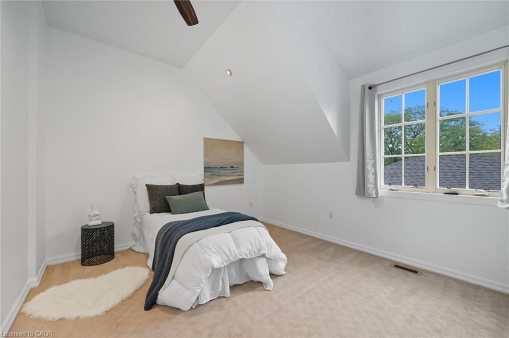 1348 Augustine Drive, Burlington, ON - Indoor Photo Showing Bedroom