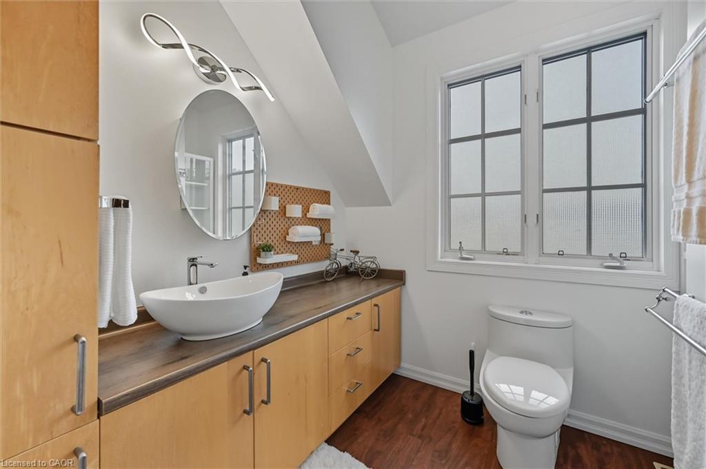 1348 Augustine Drive, Burlington, ON - Indoor Photo Showing Bathroom