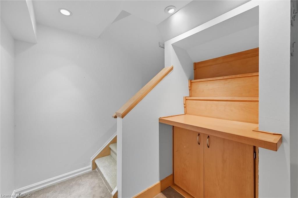 1348 Augustine Drive, Burlington, ON - Indoor Photo Showing Other Room