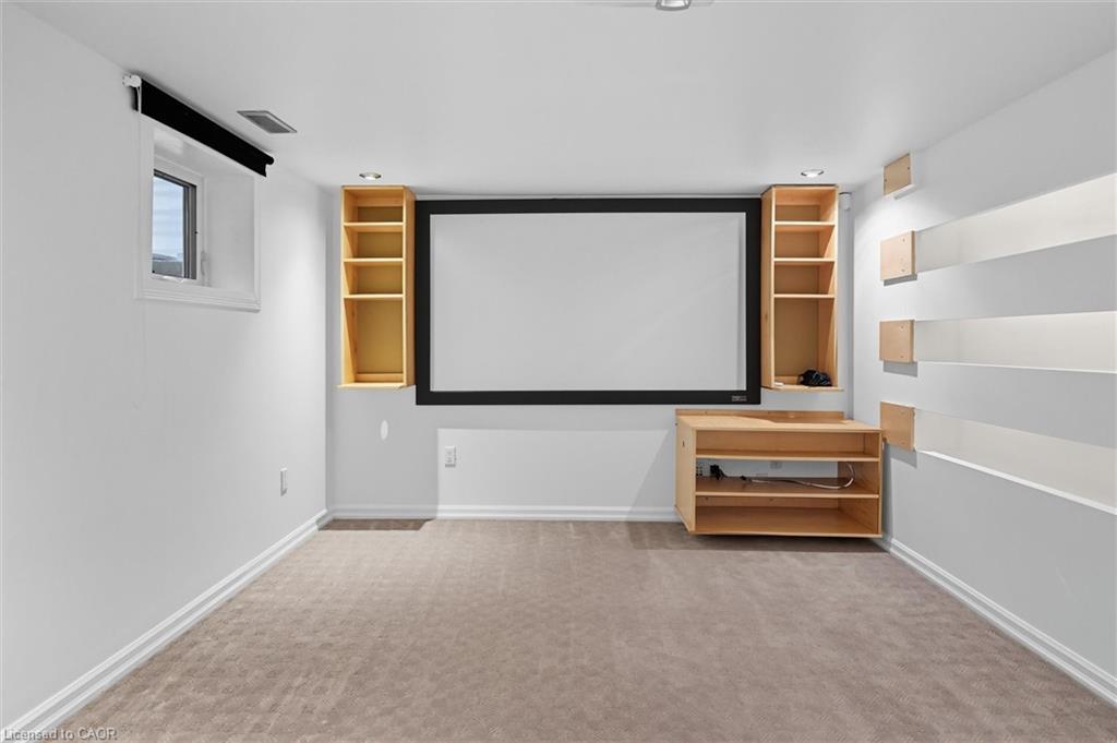 1348 Augustine Drive, Burlington, ON - Indoor Photo Showing Other Room