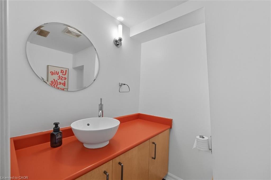 1348 Augustine Drive, Burlington, ON - Indoor Photo Showing Bathroom