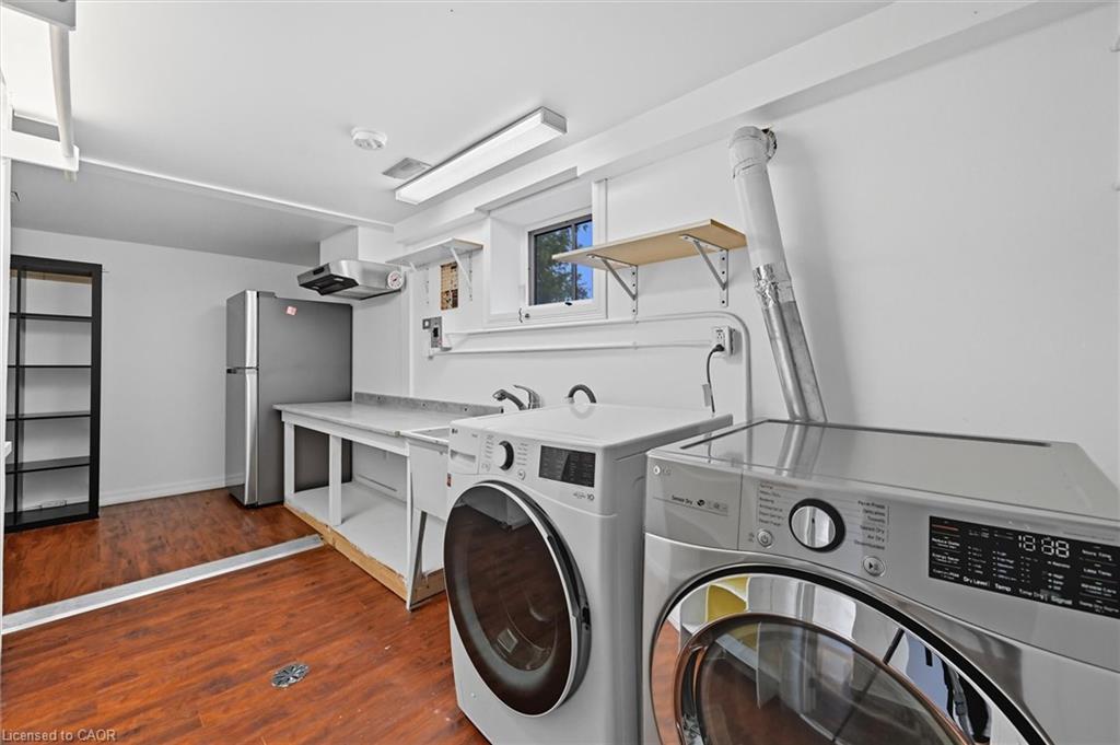 1348 Augustine Drive, Burlington, ON - Indoor Photo Showing Laundry Room