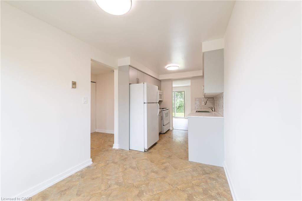 55-40 Imperial Road N, Guelph, ON - Indoor Photo Showing Kitchen