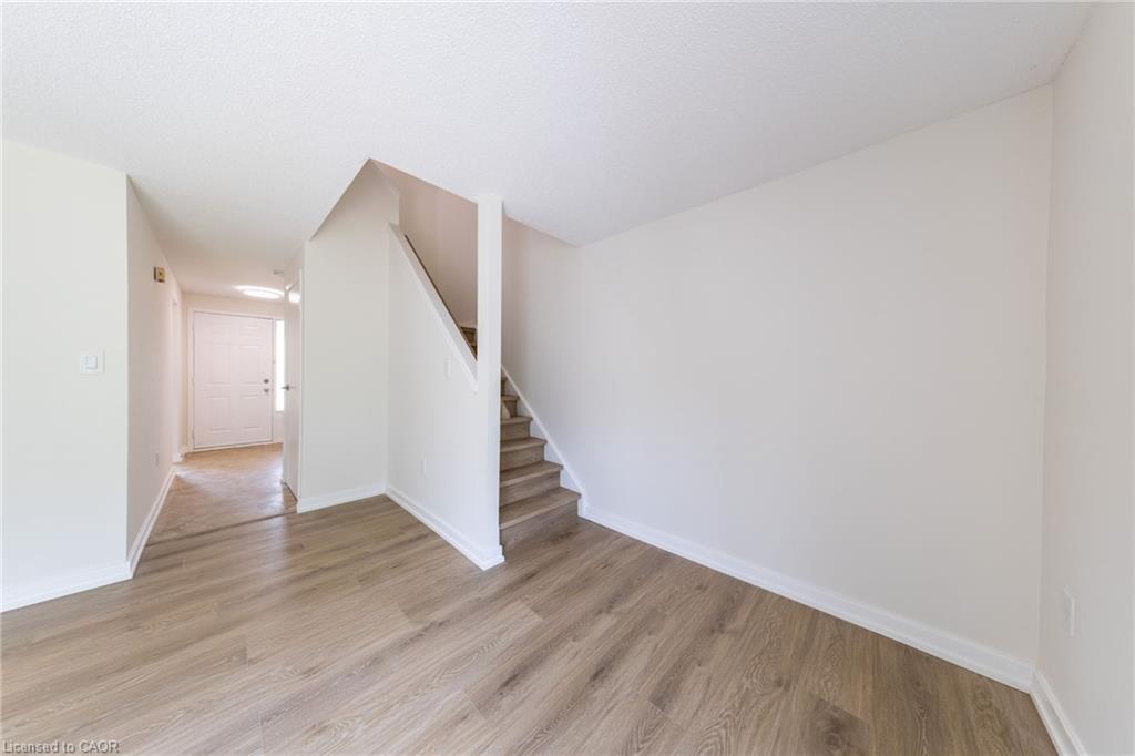 55-40 Imperial Road N, Guelph, ON - Indoor Photo Showing Other Room