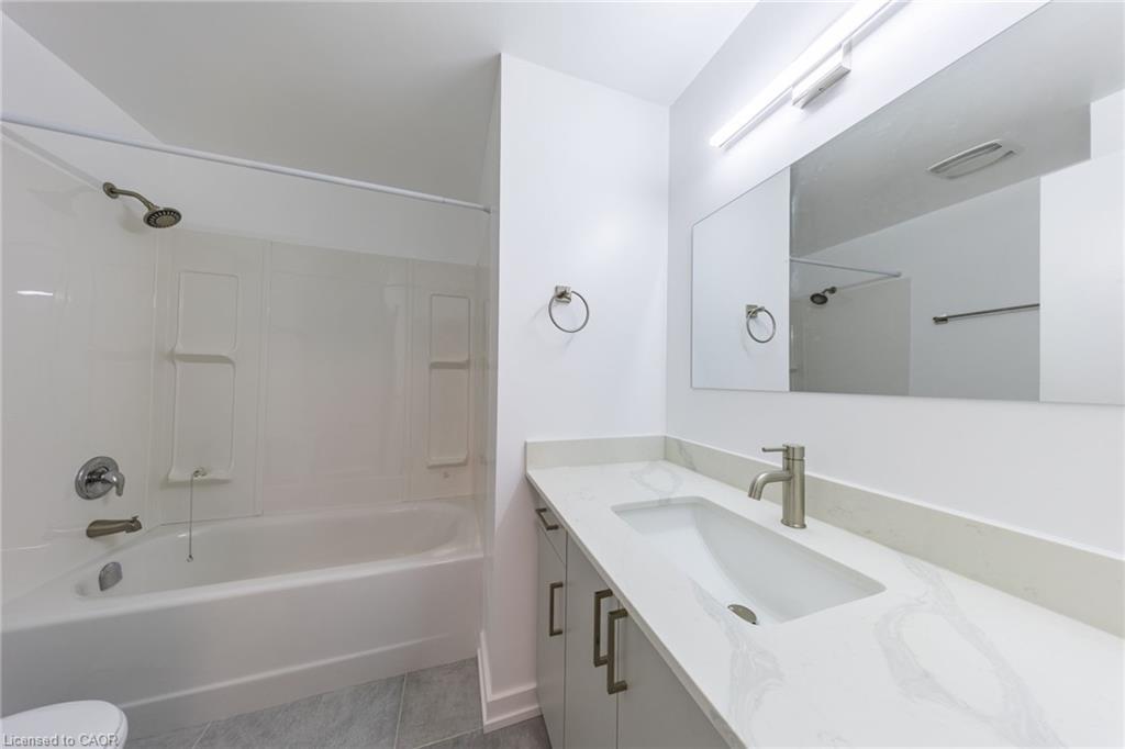 55-40 Imperial Road N, Guelph, ON - Indoor Photo Showing Bathroom