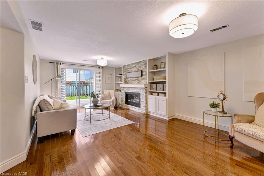 271 Newbury Drive, Kitchener, ON - Indoor Photo Showing Living Room With Fireplace