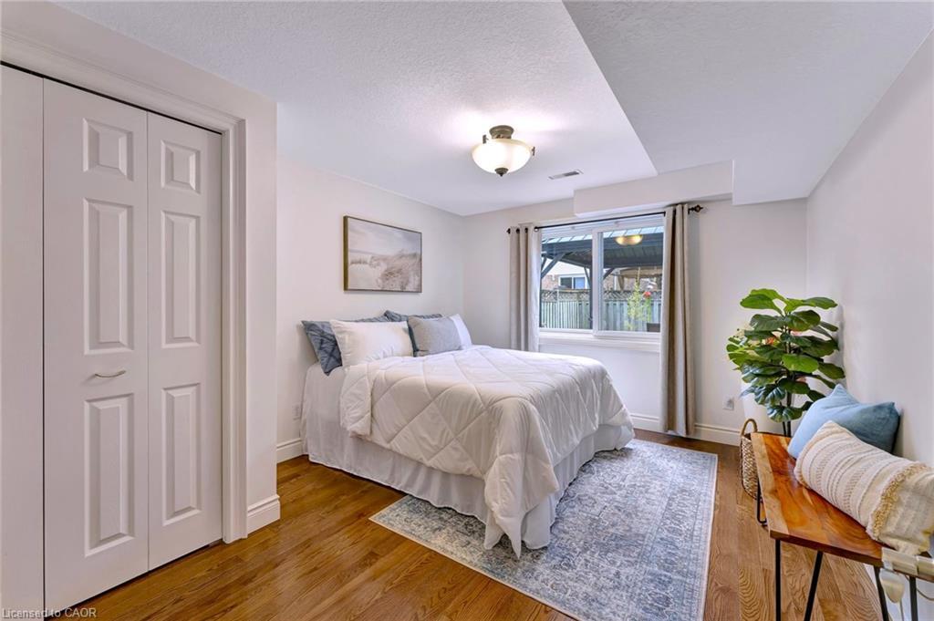 271 Newbury Drive, Kitchener, ON - Indoor Photo Showing Bedroom