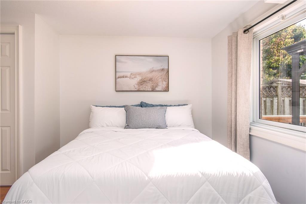 271 Newbury Drive, Kitchener, ON - Indoor Photo Showing Bedroom