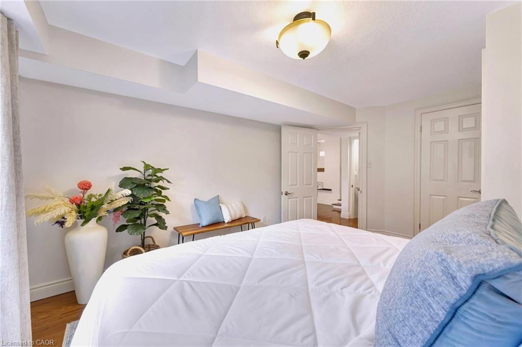 271 Newbury Drive, Kitchener, ON - Indoor Photo Showing Bedroom