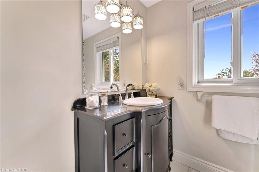 271 Newbury Drive, Kitchener, ON - Indoor Photo Showing Bathroom
