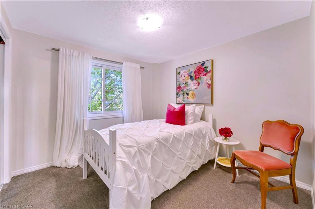 271 Newbury Drive, Kitchener, ON - Indoor Photo Showing Bedroom