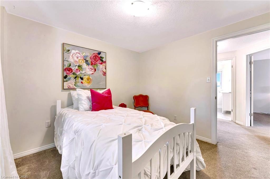 271 Newbury Drive, Kitchener, ON - Indoor Photo Showing Bedroom