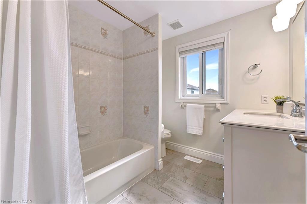 271 Newbury Drive, Kitchener, ON - Indoor Photo Showing Bathroom