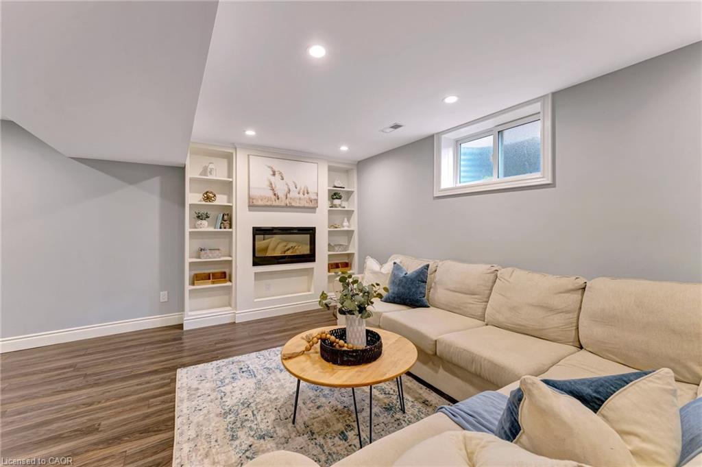 271 Newbury Drive, Kitchener, ON - Indoor Photo Showing Living Room With Fireplace