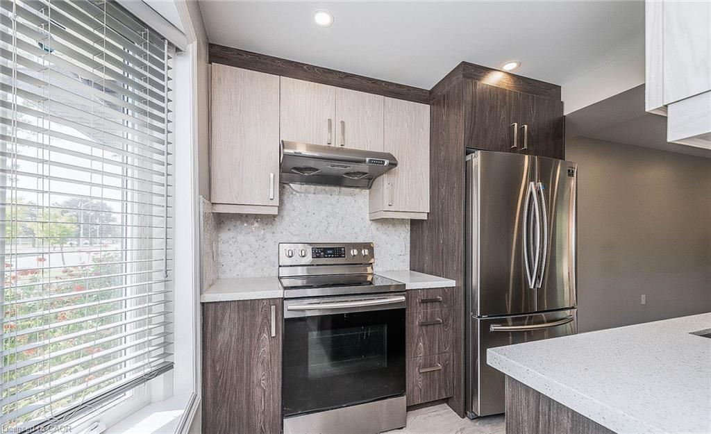 91 Madoc Drive, Brampton, ON - Indoor Photo Showing Kitchen
