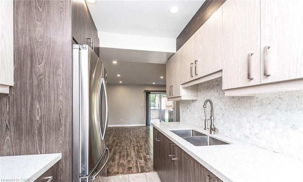 91 Madoc Drive, Brampton, ON - Indoor Photo Showing Kitchen With Double Sink With Upgraded Kitchen