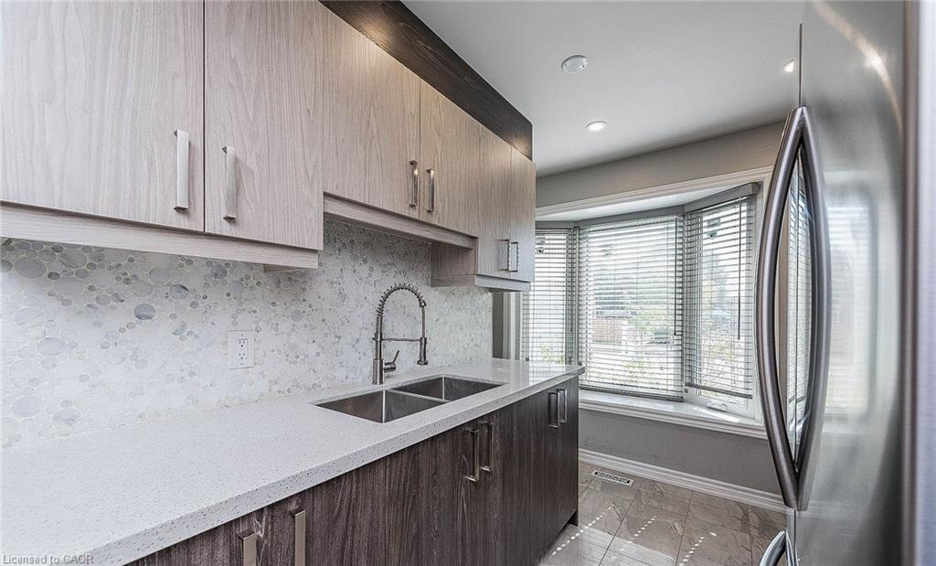 91 Madoc Drive, Brampton, ON - Indoor Photo Showing Kitchen With Double Sink With Upgraded Kitchen