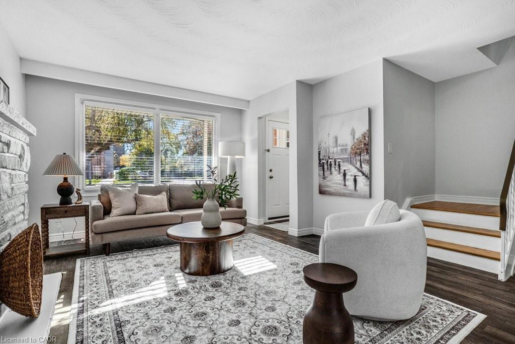 262 Westcourt Place, Waterloo, ON - Indoor Photo Showing Living Room