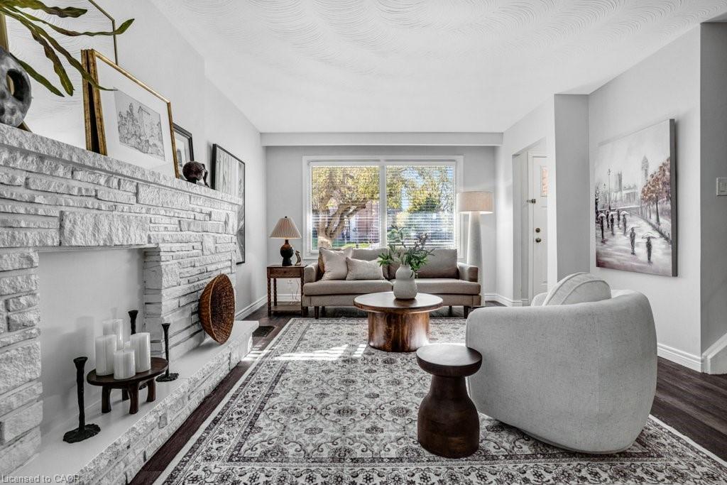 262 Westcourt Place, Waterloo, ON - Indoor Photo Showing Living Room With Fireplace