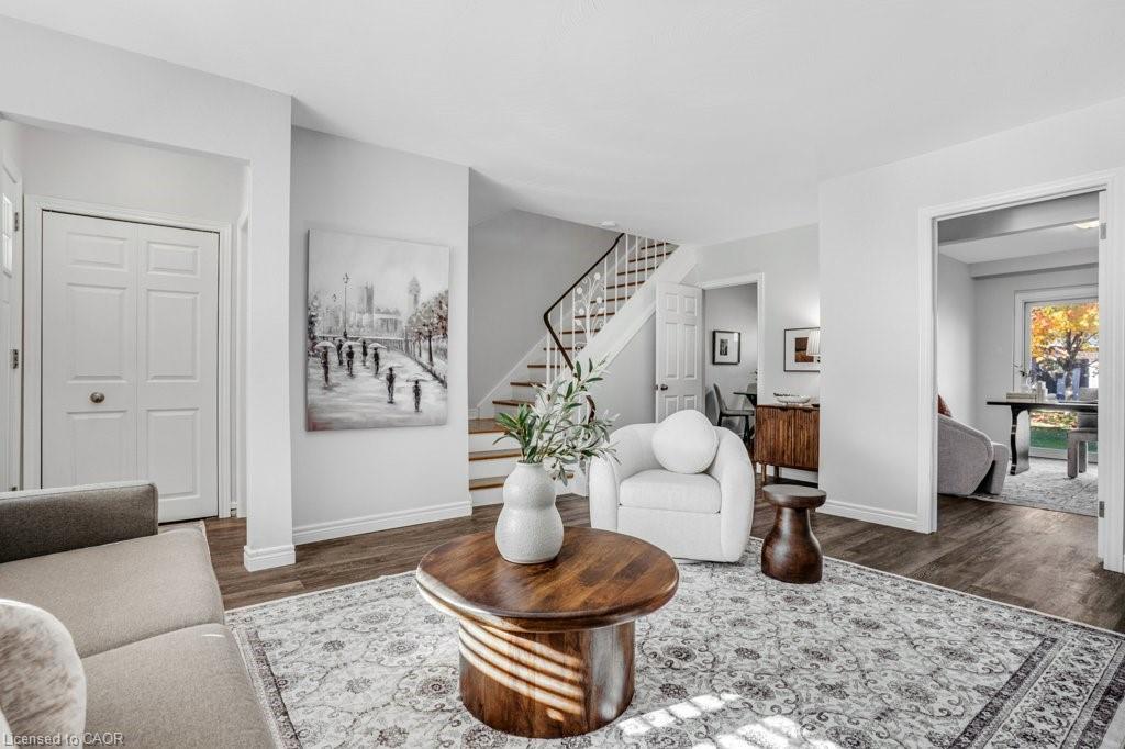 262 Westcourt Place, Waterloo, ON - Indoor Photo Showing Living Room