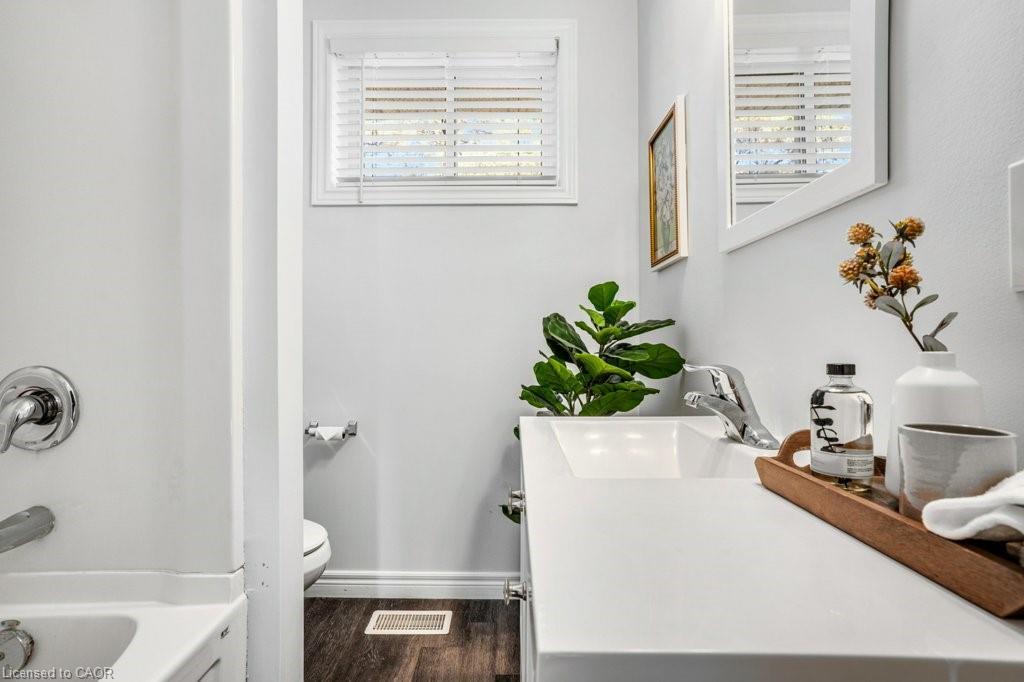 262 Westcourt Place, Waterloo, ON - Indoor Photo Showing Bathroom