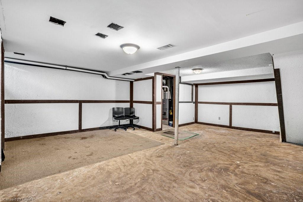 262 Westcourt Place, Waterloo, ON - Indoor Photo Showing Garage