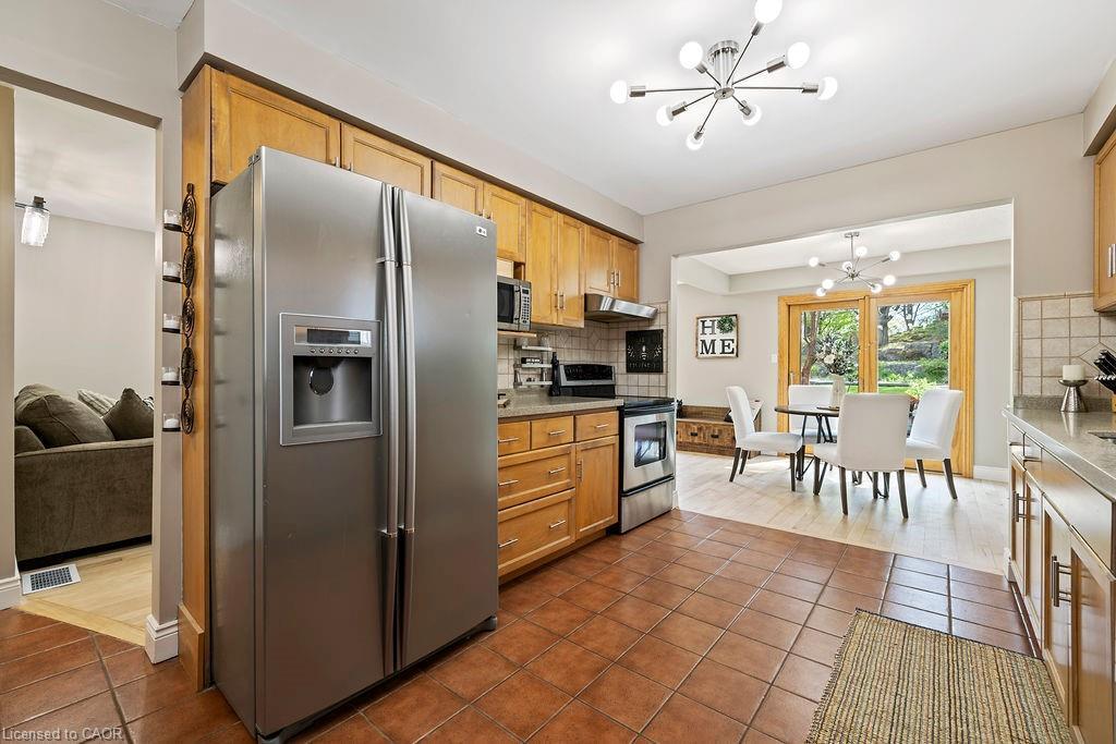 16 Linington Trail, Dundas, ON - Indoor Photo Showing Kitchen