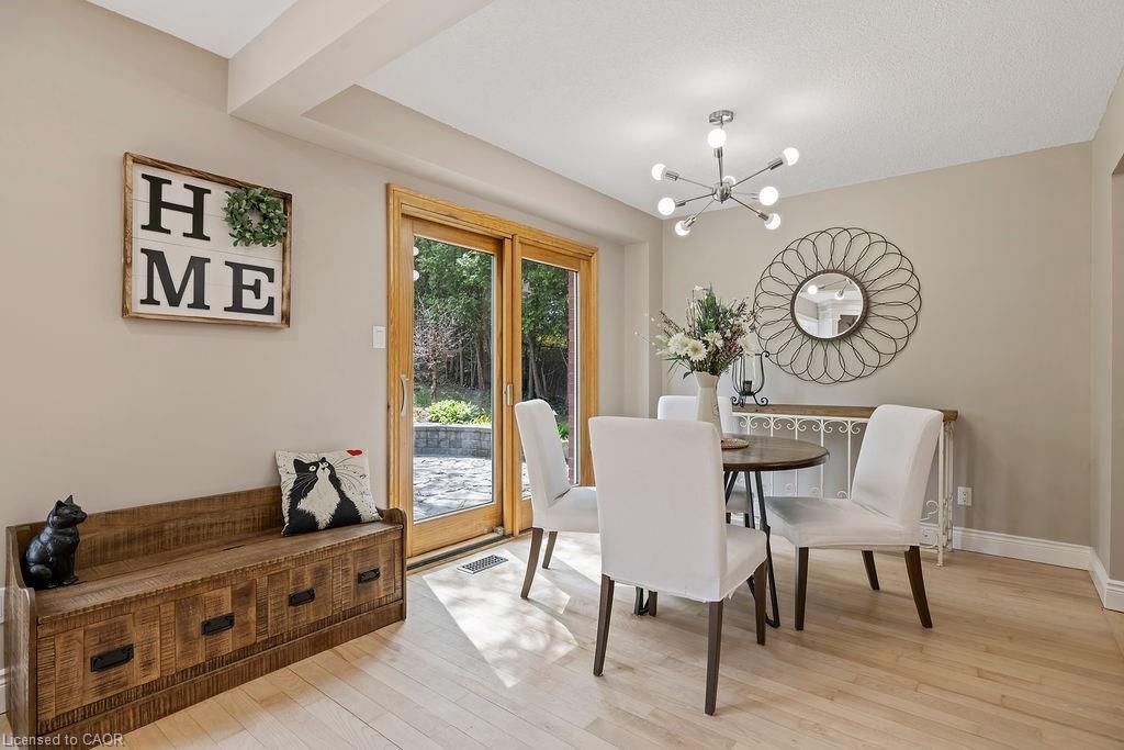 16 Linington Trail, Dundas, ON - Indoor Photo Showing Dining Room