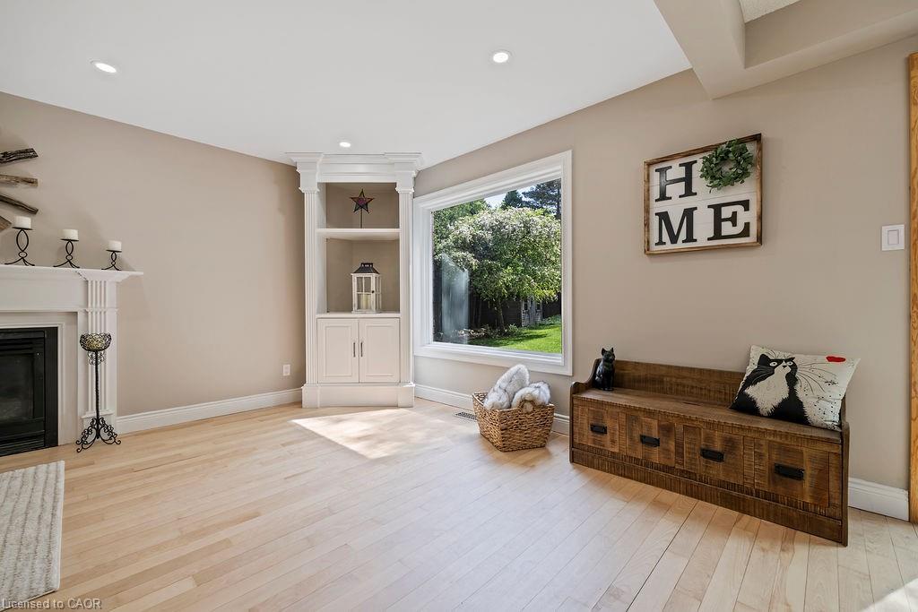 16 Linington Trail, Dundas, ON - Indoor With Fireplace