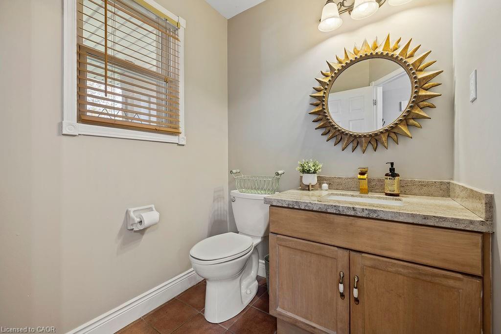 16 Linington Trail, Dundas, ON - Indoor Photo Showing Bathroom