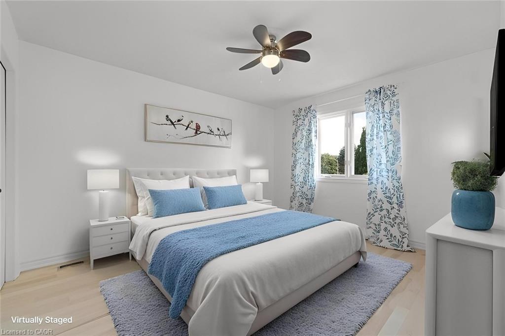 16 Linington Trail, Dundas, ON - Indoor Photo Showing Bedroom